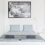 Modern Stay With Desk & Monitor, Tv