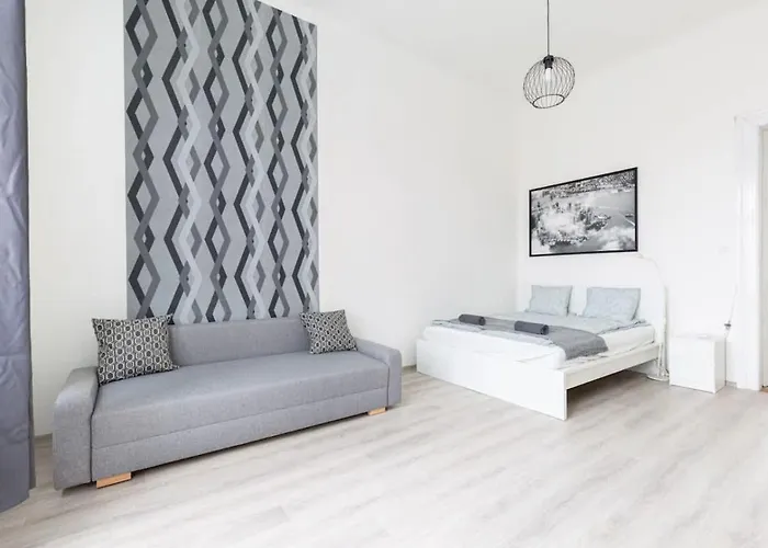 Modern Stay With Desk & Monitor, Tv