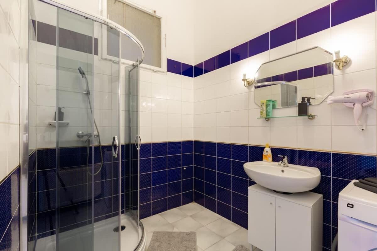 Apartment Modern With Desk & Monitor, Tv Budapest