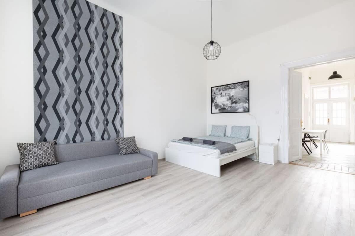 Apartment Modern With Desk & Monitor, Tv Budapest