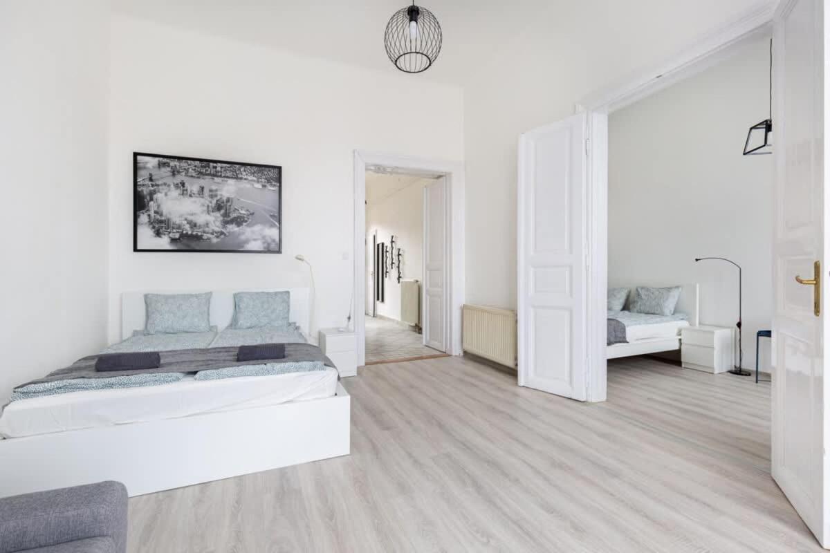 Modern With Desk & Monitor, Tv Apartment *