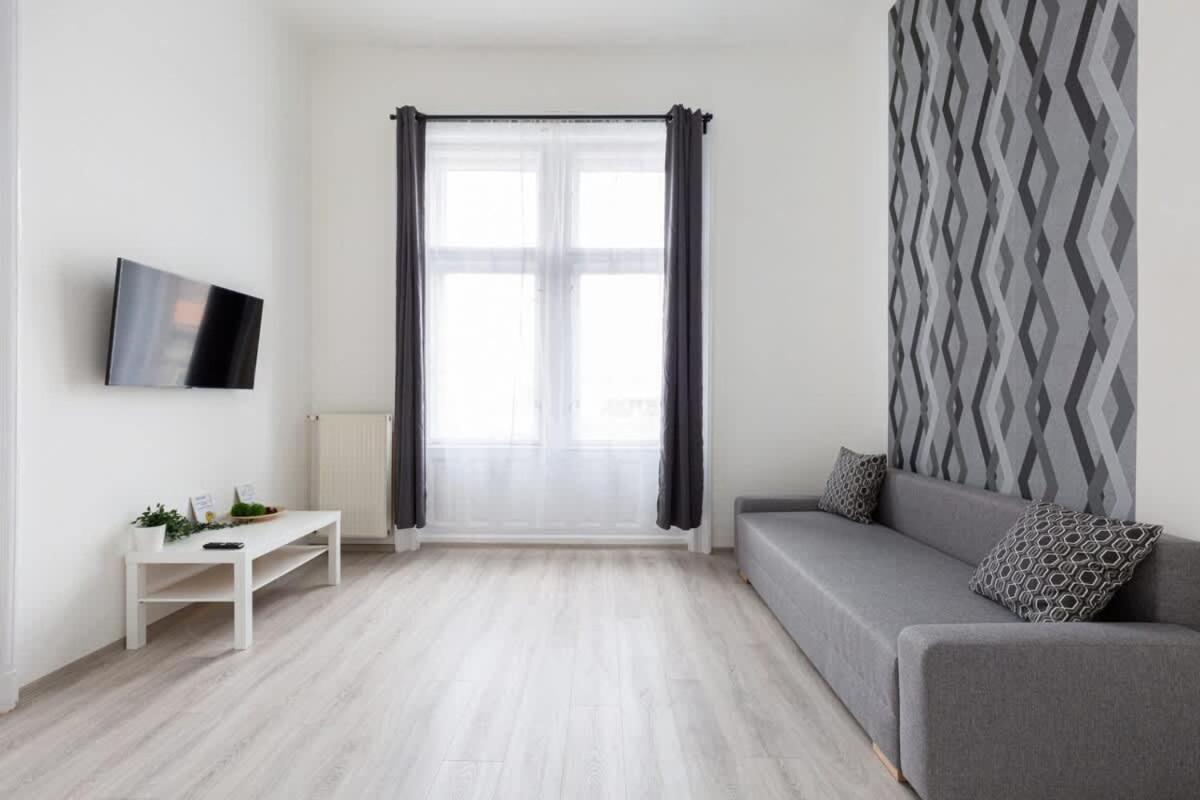 Modern With Desk & Monitor, Tv Apartment *