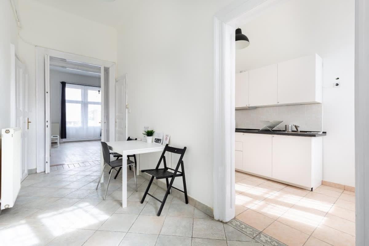 Apartment Modern With Desk & Monitor, Tv Budapest